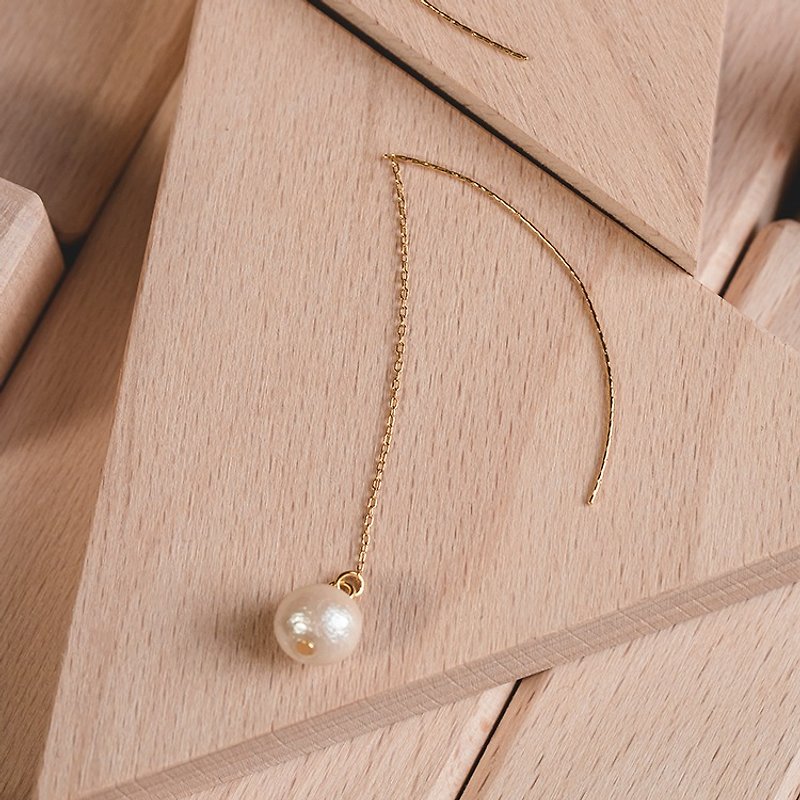 棉珍珠耳環 - Long earring pin - 耳環/耳夾 - 其他金屬 金色
