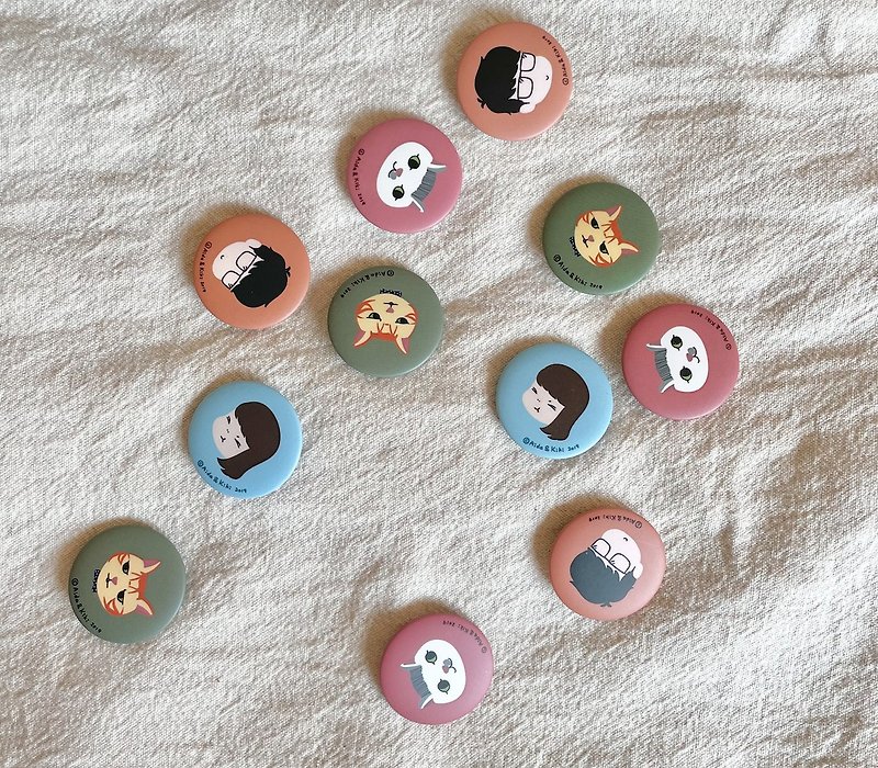 Four Aida&Kiki fog badges - Badges & Pins - Plastic Multicolor