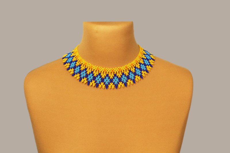Blue and yellow beaded necklace for woman - 項鍊 - 玻璃 黃色