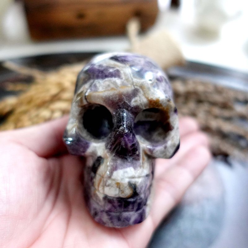 アメリカの中年の天然パープル石磨かれた頭蓋骨の頭の装飾家の浄化宗教的な祭壇のコレクション - 置物 - 金属 パープル