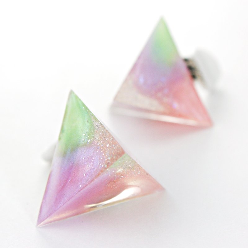 Triangle earrings (leaf cherry) - ต่างหู - วัสดุอื่นๆ สึชมพู