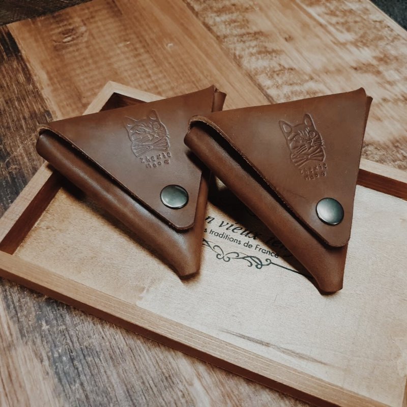 【客製】皮革三角零錢包【無縫急制】 刻字 客製化禮物 - 零錢包/小錢包 - 真皮 咖啡色