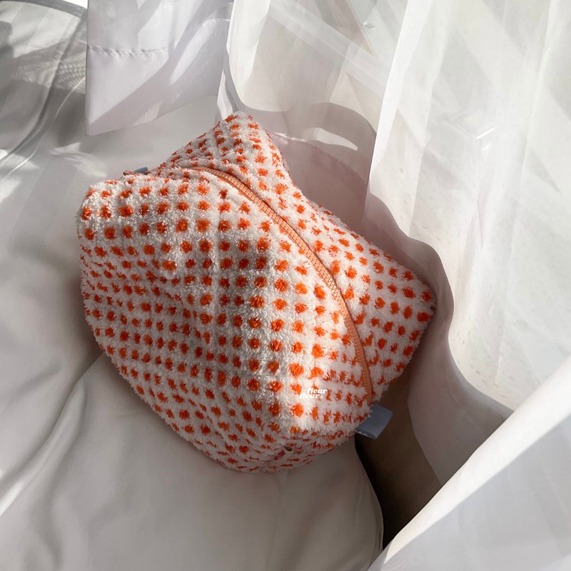 Polka dot in Orange pouch - 化妝包/收納袋 - 棉．麻 多色