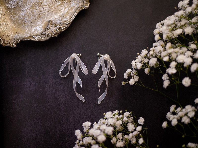 Yunyu RIBBON (long style) / translucent matte white / made to order - Earrings & Clip-ons - Plastic White