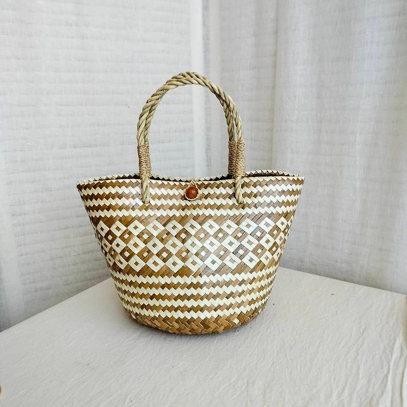 【Amoha】Thailand exquisite waterproof straw bag-bucket bag type-two colors - กระเป๋าแมสเซนเจอร์ - วัสดุอื่นๆ 