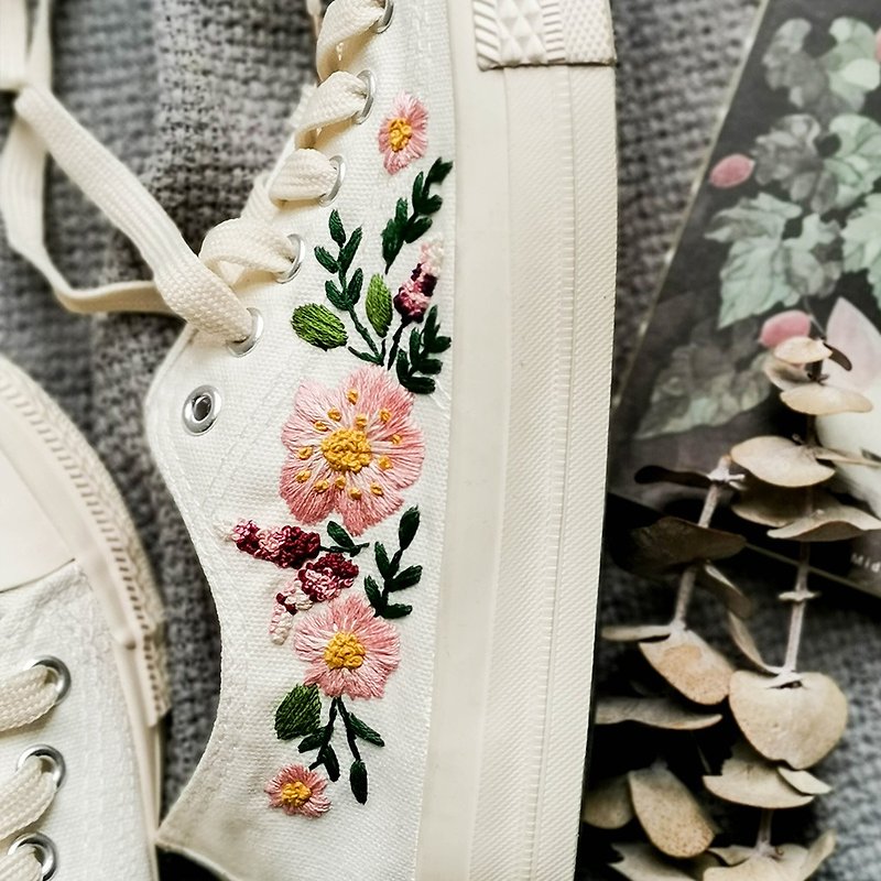 Zuo Na Healing Department Handmade Converse Canvas Shoes Low-cut Clothes Embroid - เย็บปัก/ถักทอ/ใยขนแกะ - งานปัก 