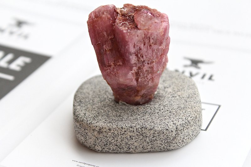 石栽 SHIZAI-粉色碧璽原礦-含底座 - 擺飾/家飾品 - 寶石 粉紅色