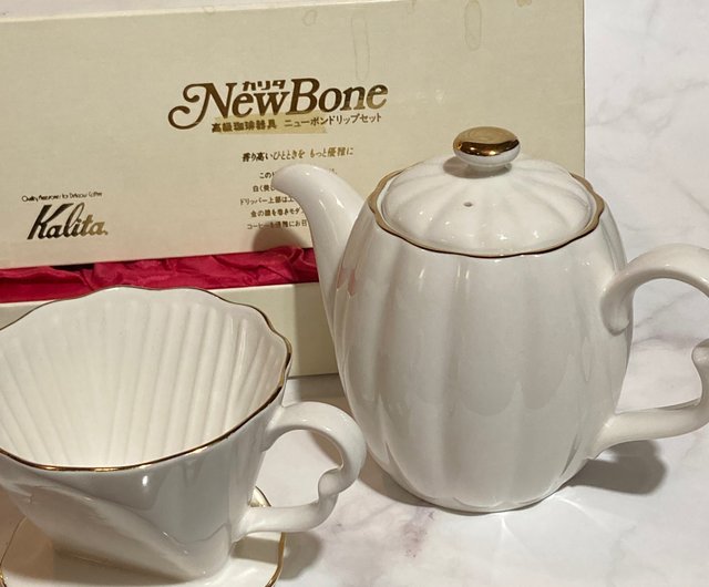 有田焼賞美堂其泉窯三段重錦日輪赤玉瓔珞文角三段重金彩赤絵重箱角鉢