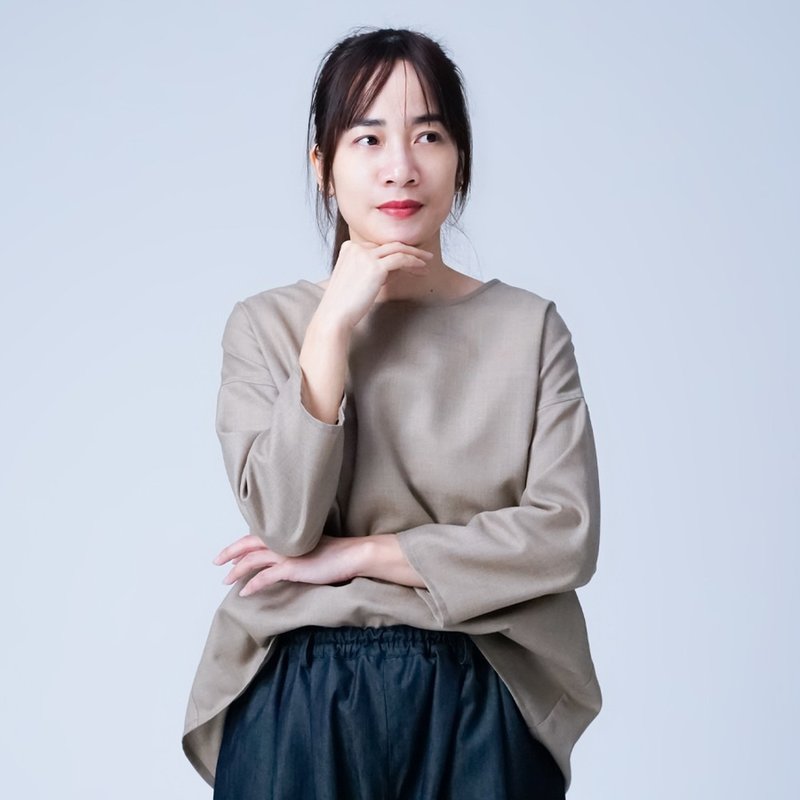 【soco】さらさらウール100% 背中ギャザー 7分袖トップス ミルクティー / t015d-mkt2 - 女上衣/長袖上衣 - 羊毛 咖啡色
