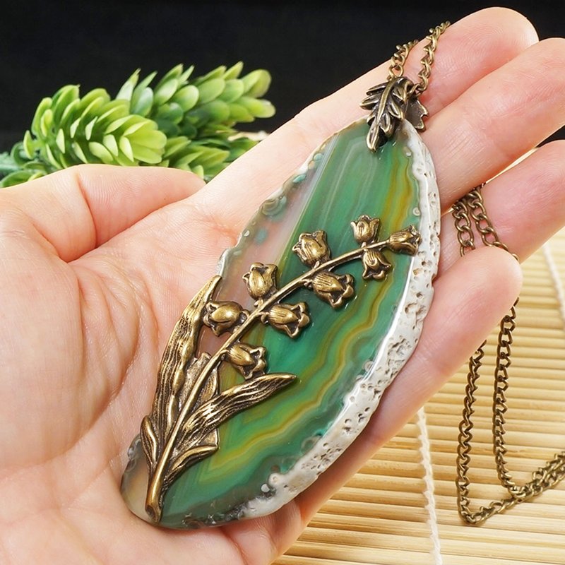 Green Agate Slice Slab Lily of the Valley Brass Flower Pendant Necklace Jewelry - 項鍊 - 半寶石 綠色