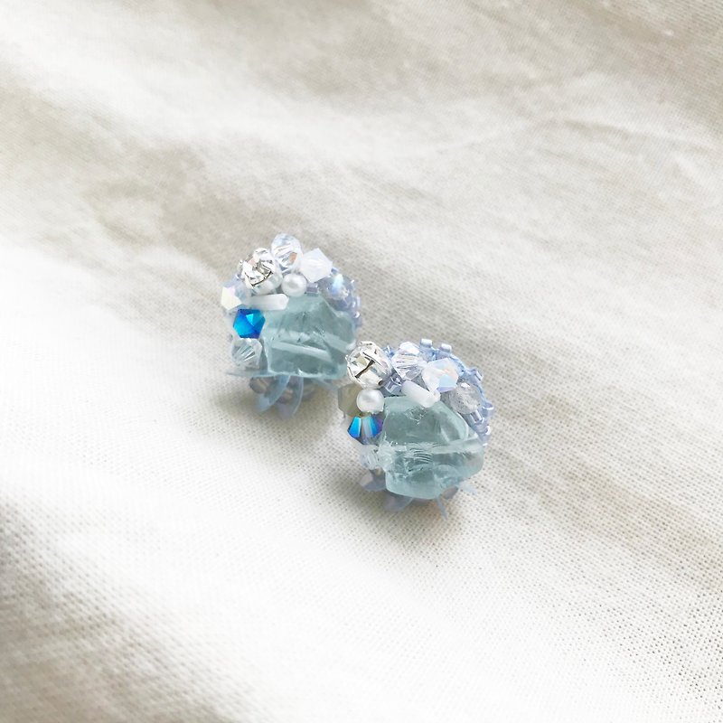 耳環系列 - 霜 - 寶寶藍 - 耳環/耳夾 - 水晶 藍色