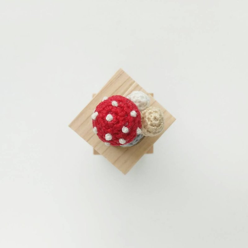 Red Polka Dots Crochet Button Cover - อื่นๆ - ผ้าฝ้าย/ผ้าลินิน สีแดง