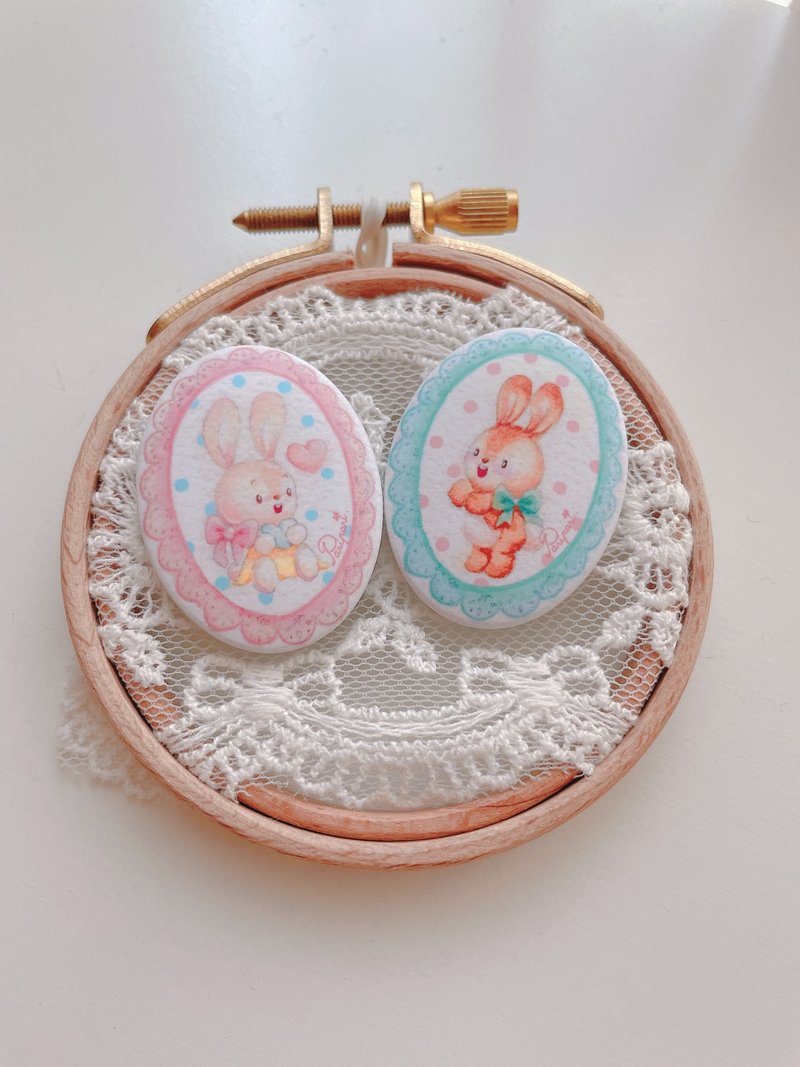 Bunny Sweet Vintage Brooch - 胸針 - 其他金屬 多色