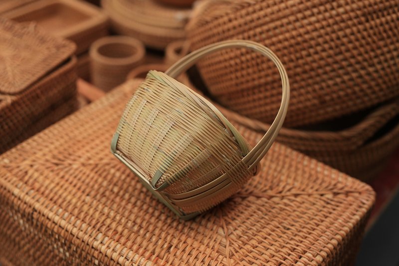 Bamboo weaving series | Portable small bamboo baskets | Candy snack baskets and flower utensils | Natural and environmentally friendly home decoration - ชั้นวาง/ตะกร้า - ไม้ไผ่ 