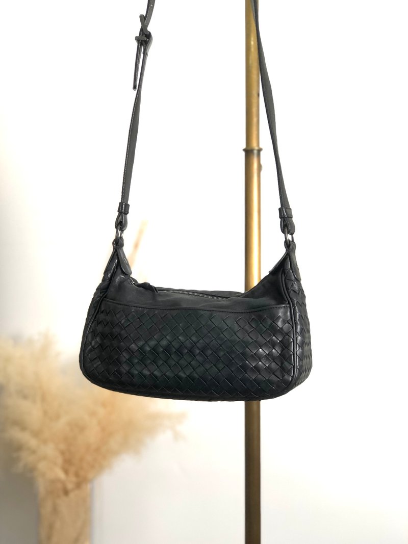 【 日本直送　名牌中古包 】Bottega Veneta ボッテガ・ヴェネタ ショルダーバッグ ブラック レザー イントレチャート vintage exzi48 - 側背包/斜背包 - 真皮 黑色