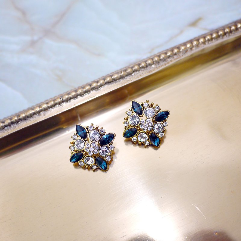 Night blooming ‧ ‧ ‧ Paris elegance earrings (blue Gemstone) - ต่างหู - เครื่องเพชรพลอย สีน้ำเงิน