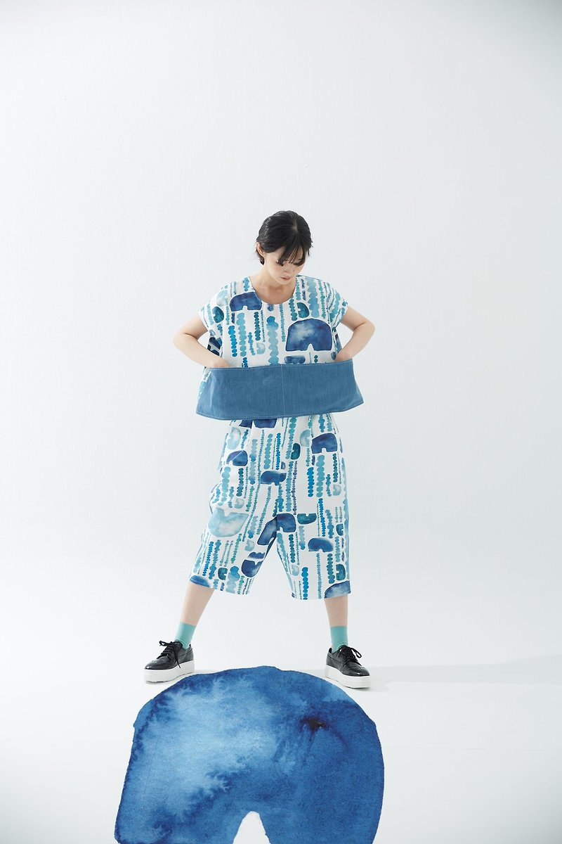 y1, hsuan X Honglin exclusive printed cloth series work clothes short top rain - เสื้อผู้หญิง - ผ้าฝ้าย/ผ้าลินิน สีน้ำเงิน