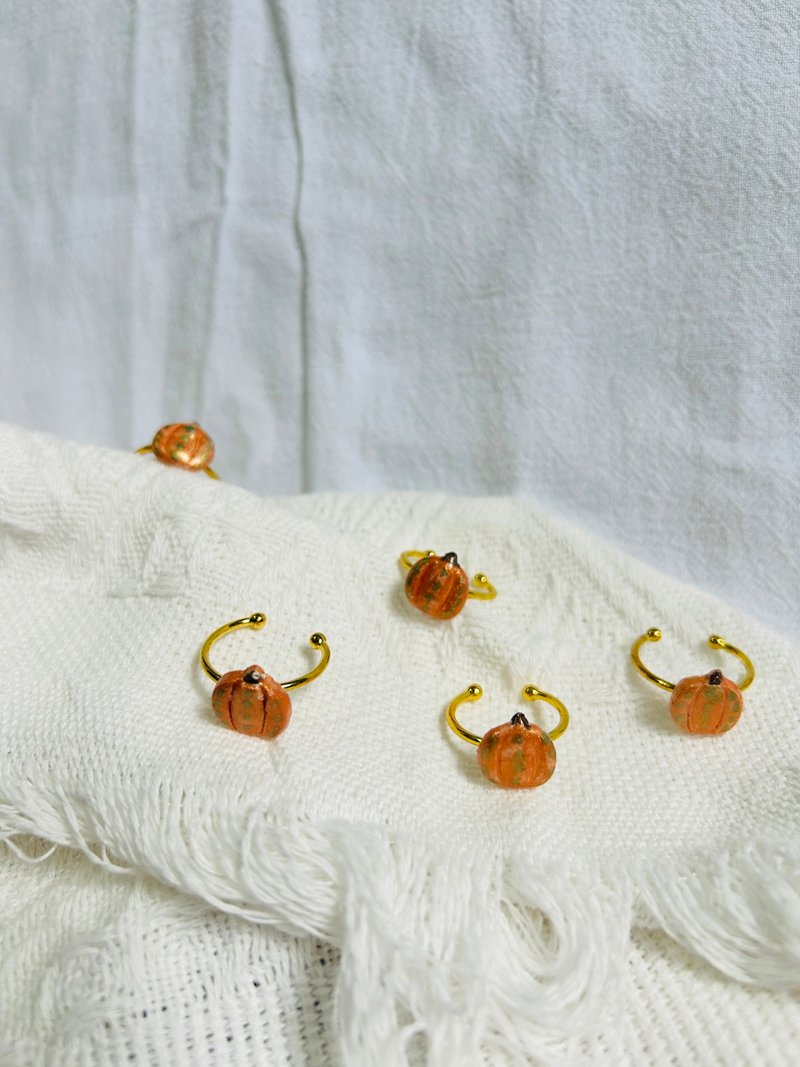 【手作石塑黏土】可愛南瓜造型戒指 日常百搭款 秋冬必備飾品 - 戒指 - 其他材質 