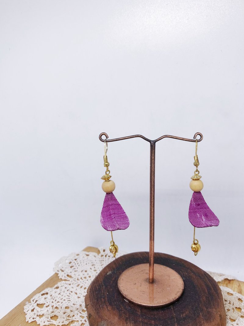 Thai silk earrings - 耳環/耳夾/耳骨夾 - 絲．絹 紫色