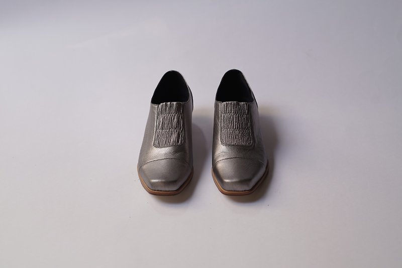 ZOODY / new / hand shoes / flat deep mouth shoes / silver - รองเท้าหนังผู้หญิง - หนังแท้ สีเงิน