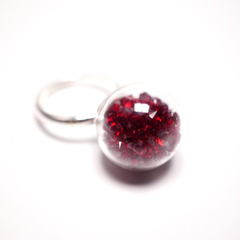 A Handmade crimson crystal ball ring - แหวนทั่วไป - แก้ว 