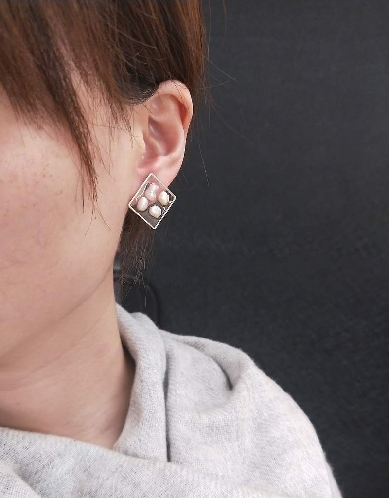 耳環。不規則珍珠方框樹脂簡約耳針耳夾 - 耳環/耳夾 - 樹脂 白色