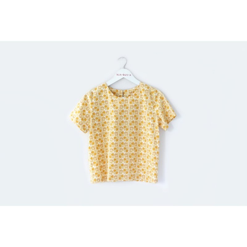 Simple shirt, flower lover pattern, yellow - Women's Tops - Cotton & Hemp Yellow