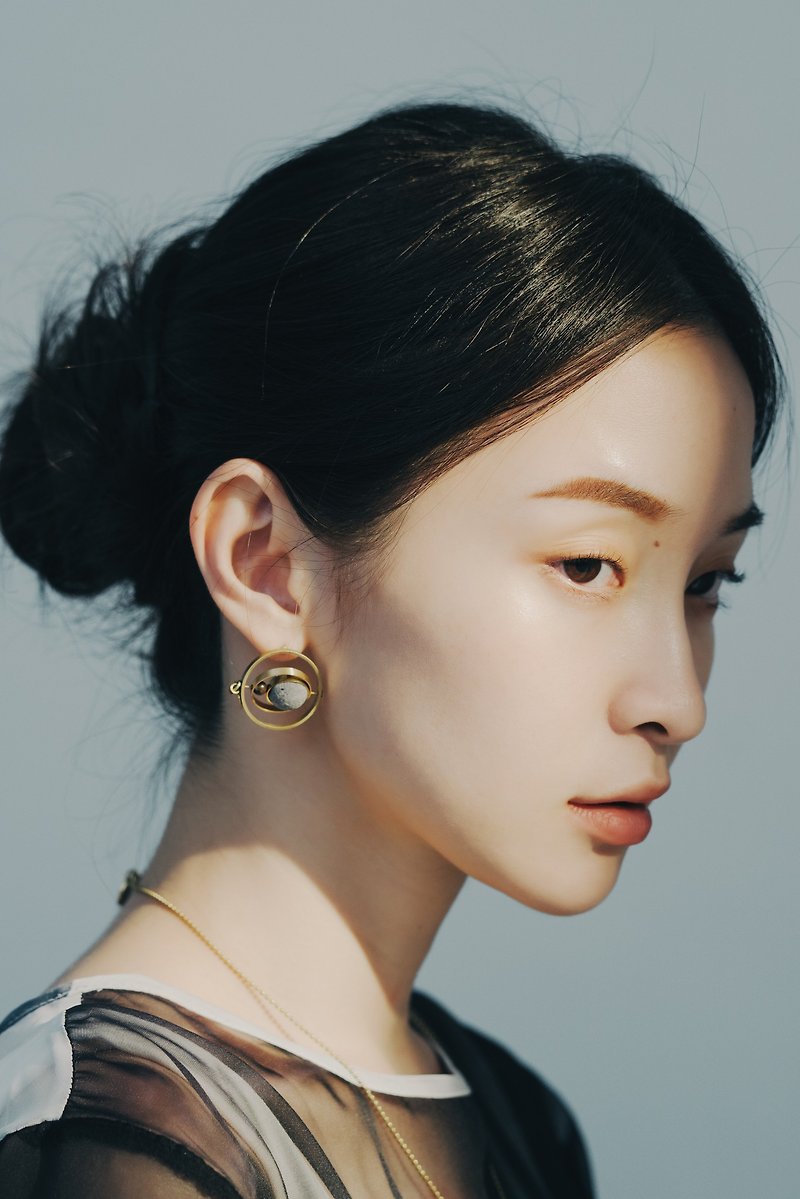 Brass Concrete Uneven Earrings-A Trip to the Moon- Agaric Garden x C3CraftStudio - ต่างหู - ปูน สีเทา