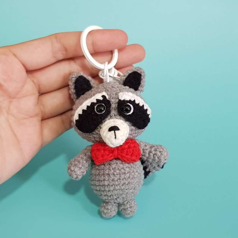 Crochet Raccoon keyring - 鑰匙圈/鑰匙包 - 其他材質 銀色