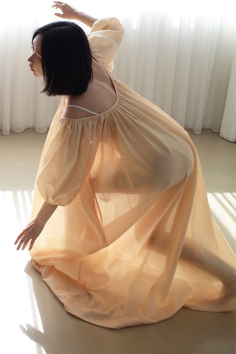 蓬袖細褶長洋裝 暖黃 - 洋裝/連身裙 - 聚酯纖維 黃色
