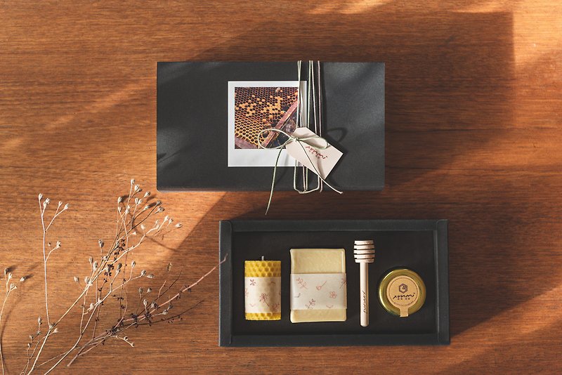 【Customized Gift】Honey Healing Set (Handmade Soap . Honey . Beeswax Candle) - Soap - Paper Black