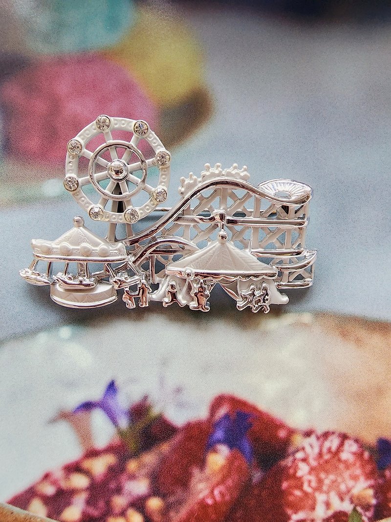 American Western Antique Jewelry / AJC Carousel Ferris Wheel Circus Childlike Silver Large Brooch - Brooches - Other Metals 