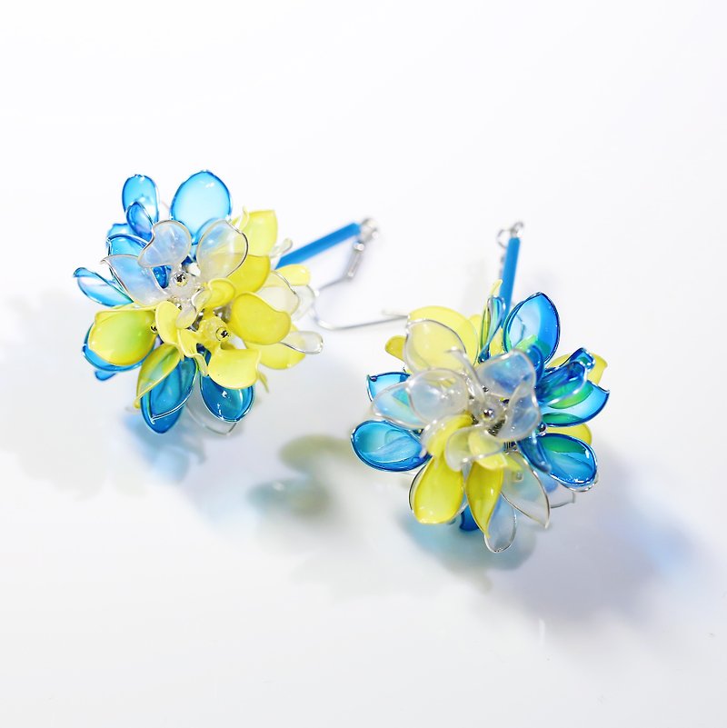 花球 藍x黃 手作飾品耳環 一對 - 耳環/耳夾 - 樹脂 多色