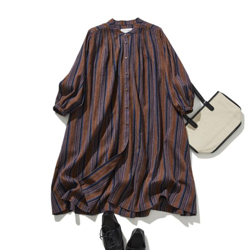 A stylish, voluminous striped shirt dress 241011-1 - ชุดเดรส - ผ้าฝ้าย/ผ้าลินิน 