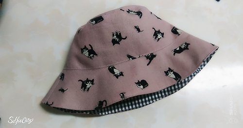 艾莉絲handmade 粉紅色 小黑貓 黑色格紋雙面漁夫帽 遮陽帽