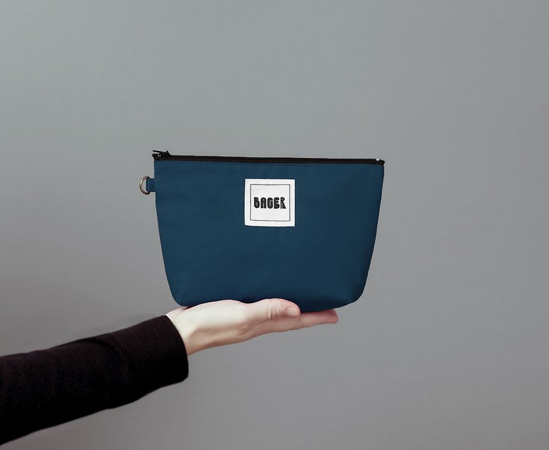 Bager simple plain zipper universal bag / peacock blue - กระเป๋าเครื่องสำอาง - ผ้าฝ้าย/ผ้าลินิน สีน้ำเงิน