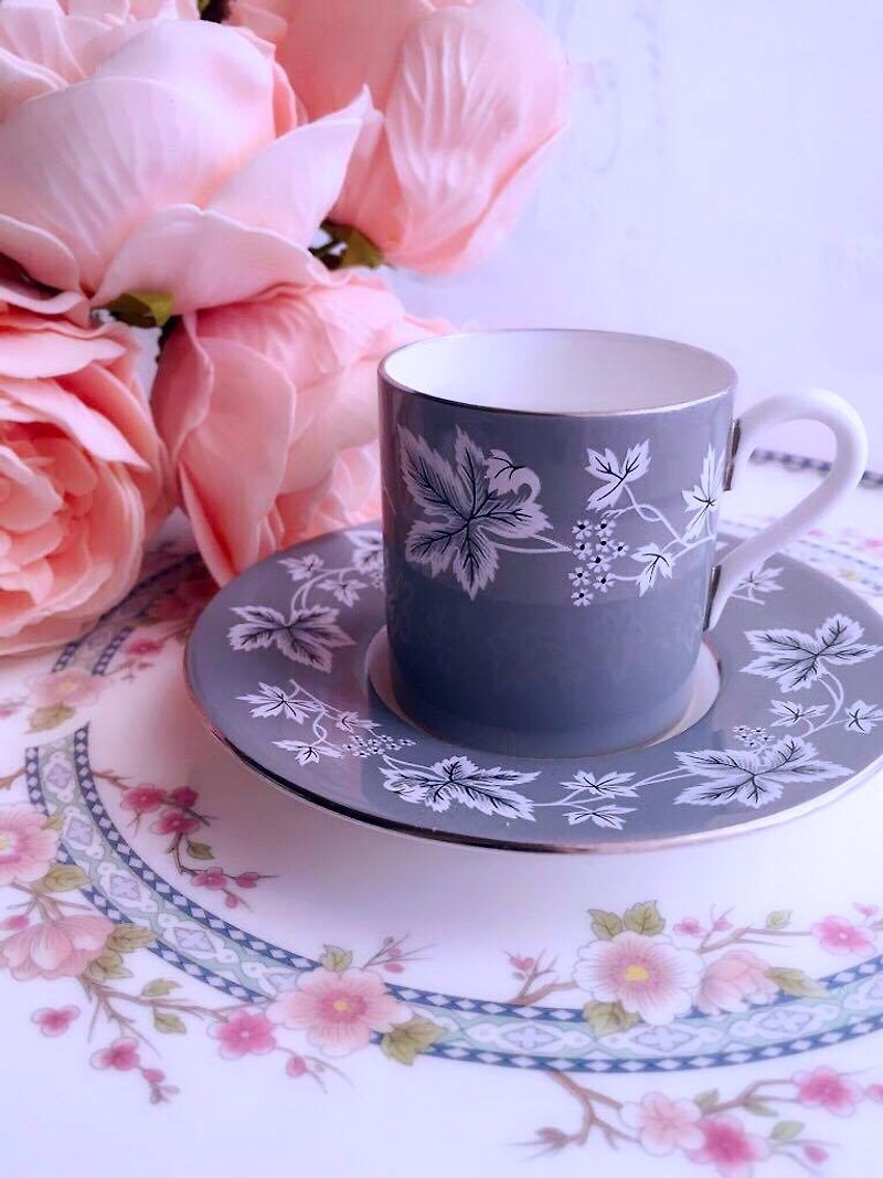 ♥ ♥ Annie crazy Antiquities British bone china Royal Queen Wedgwood 1902 annual antique red flower cup coffee cup set two year-end gifts worth collecting ~ - Mugs - Porcelain Gray