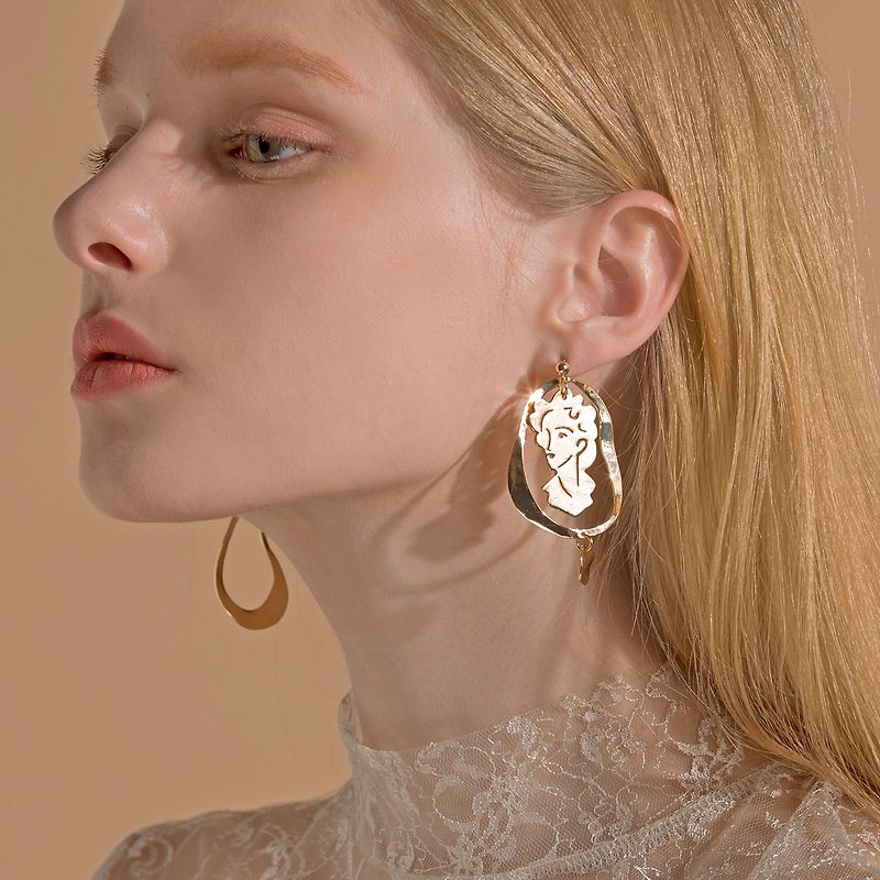[Mell] portrait stainless steel earrings ear clip ear studs - ต่างหู - โลหะ สีทอง