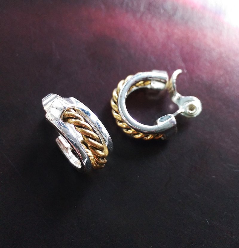 Vintage Jewelry 西洋古董飾品MONET 經典 金銀色調 C圈 夾式耳環 - Earrings & Clip-ons - Other Metals Gold