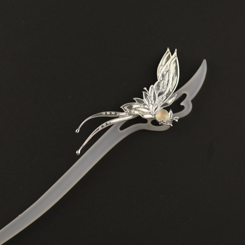 Handmade butterfly golden branch butterfly hair stick flower hair stick - Hair Accessories - Resin White