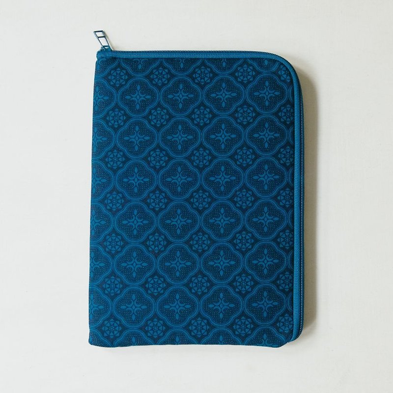10.5吋 iPad收納包/玻璃海棠/宅邸深藍 - 平板/電腦保護殼/保護貼 - 棉．麻 藍色