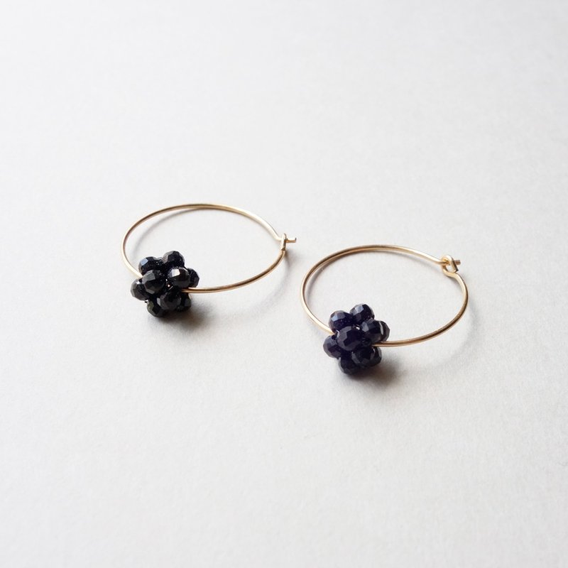 [14KGF] Black Spinel Berry Hoop Earrings - ต่างหู - เครื่องประดับพลอย สีดำ