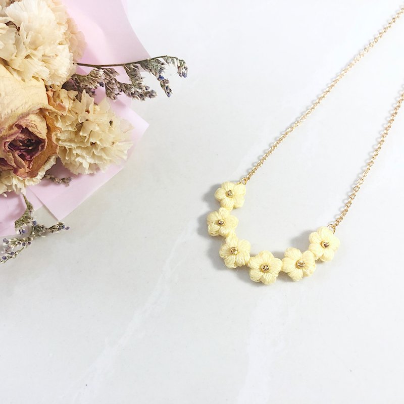 【訂製】微笑項鍊 信念 Crochet Flower Smile Pendant Necklace - 項鍊 - 繡線 黃色