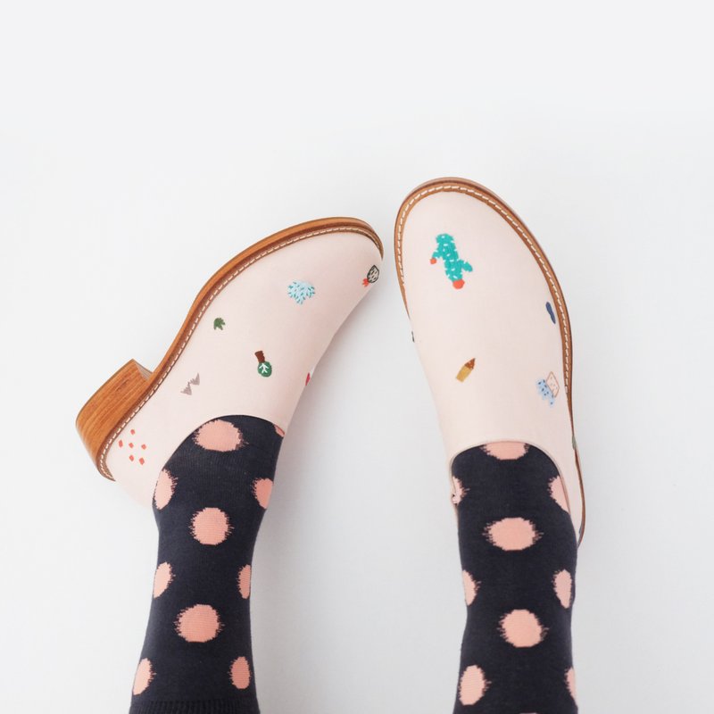 Strawberry Cactus Handcrafted Shoes - 女休閒鞋/帆布鞋 - 繡線 粉紅色