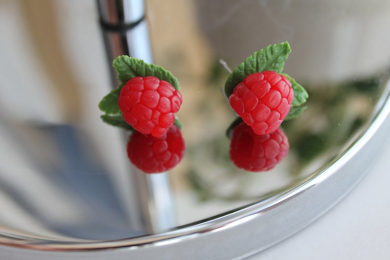Raspberry Clay Earrings Studs Fruit Earrings - ต่างหู - วัสดุอื่นๆ สีแดง
