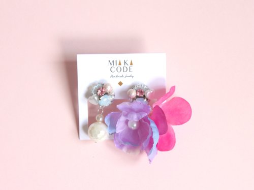 MIAKA CODE 。Handmade & Fashion 手工串珠 施華洛水晶 花花(雙色拼色) 耳針/夾式耳環