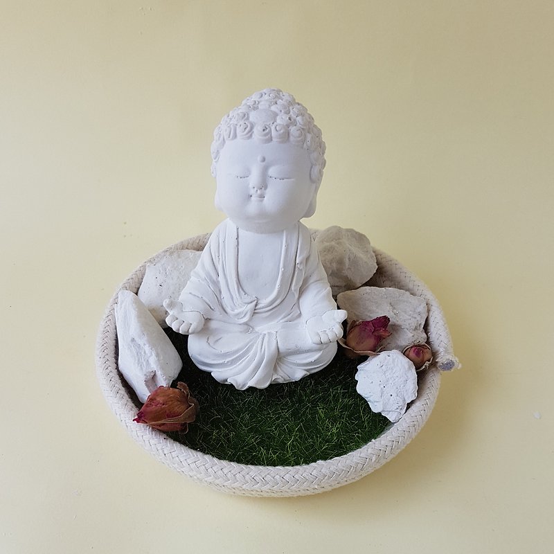 Miniature little meditation Buddha B02 In w/real-like grass mat and rope dish - Fragrances - Other Materials Green