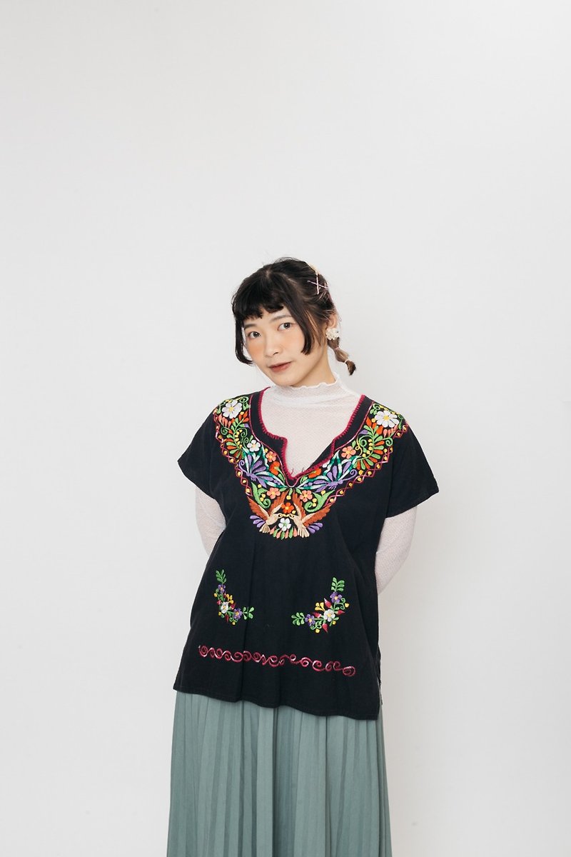 Mexican embroidered top.Mexican Blouse【First love store】Vintage.A1066 - Women's Shirts - Cotton & Hemp Black
