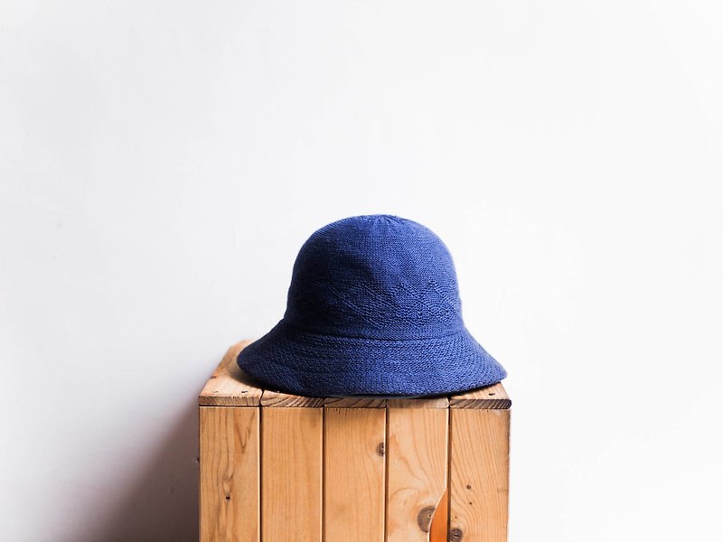 河水山 - 和歌山靛藍青澀戀愛手札 古董素面編織淑女帽 - 帽子 - 棉．麻 藍色