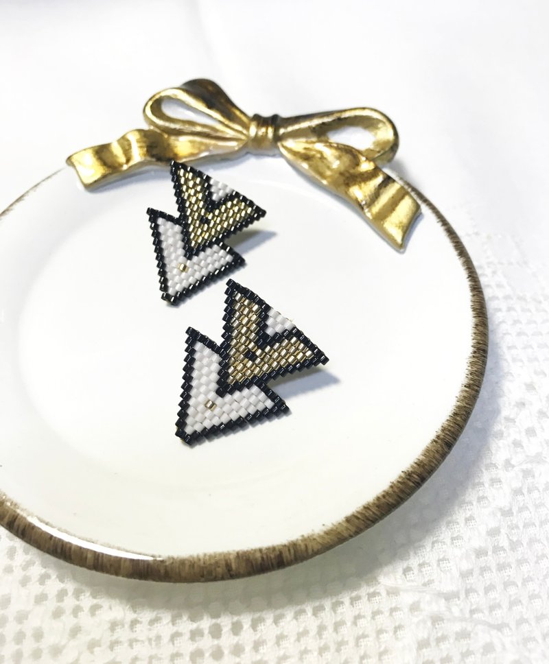幾何系列 : V 形耳環 V Shape Earrings (E1701JS) - 耳環/耳夾/耳骨夾 - 其他材質 金色